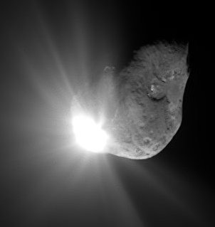 picture of Deep Impact hitting comet
