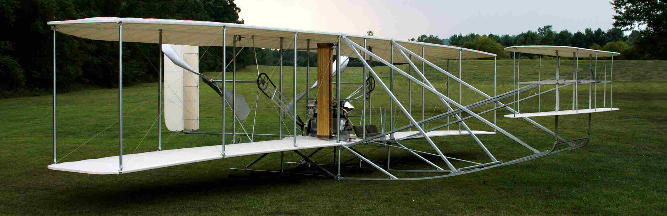 photo of full scale Wright biplane replica
